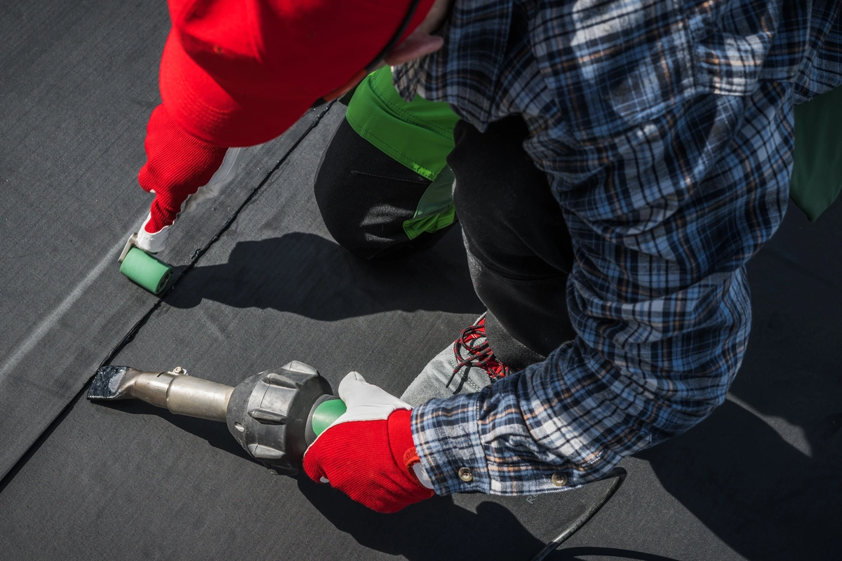 installing-commercial-roof
