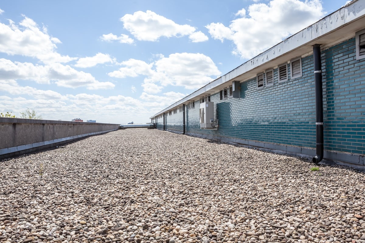 gravel and tar roof